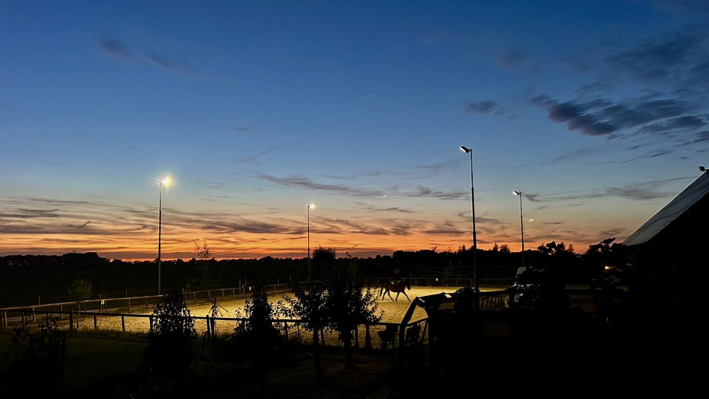 Rijbak Paddock Paradise Harmelen bij avond